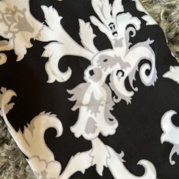 CLEARANCE! B/W WHBM Floral Ruffle Blouse Size XS VGUC - Picture 5 of 6